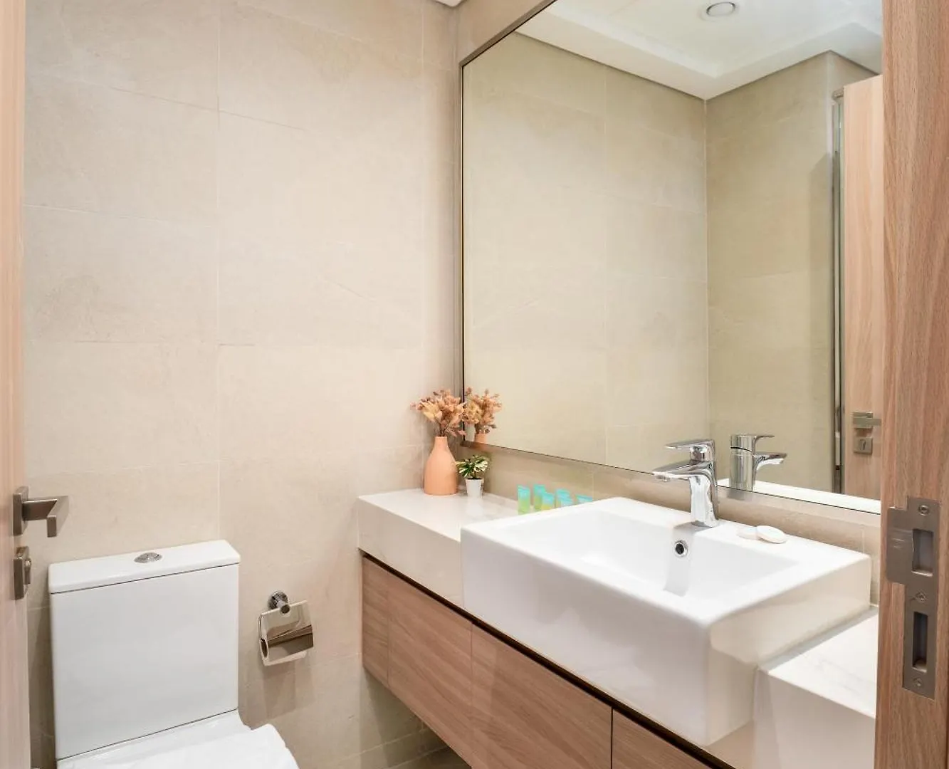 Amazing Studio In Azizi Riviera 9,City & Pool View Dubai